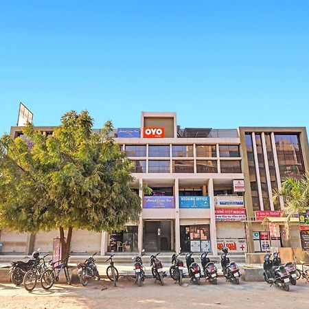 Fabhotel Relax Gandhinagar Esterno foto