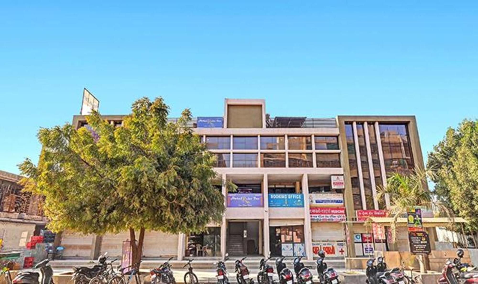 Fabhotel Relax Gandhinagar Esterno foto
